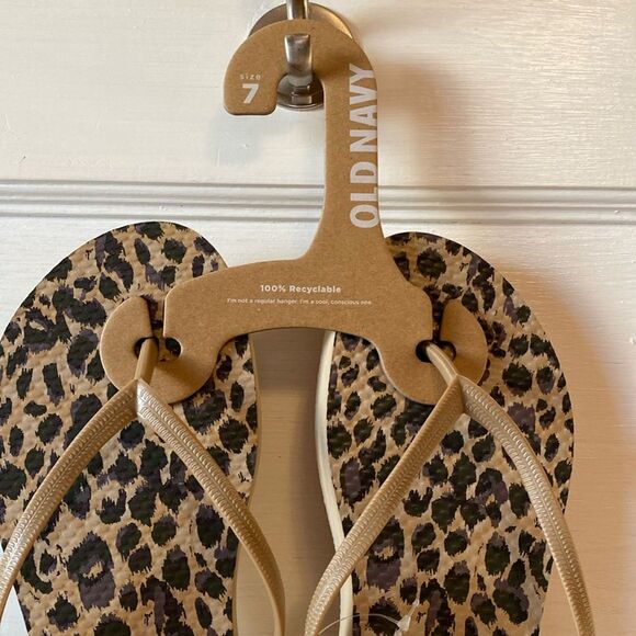 Old Navy Cheetah Leopard Flip Flops Print Size 7 - Picture 2 of 4